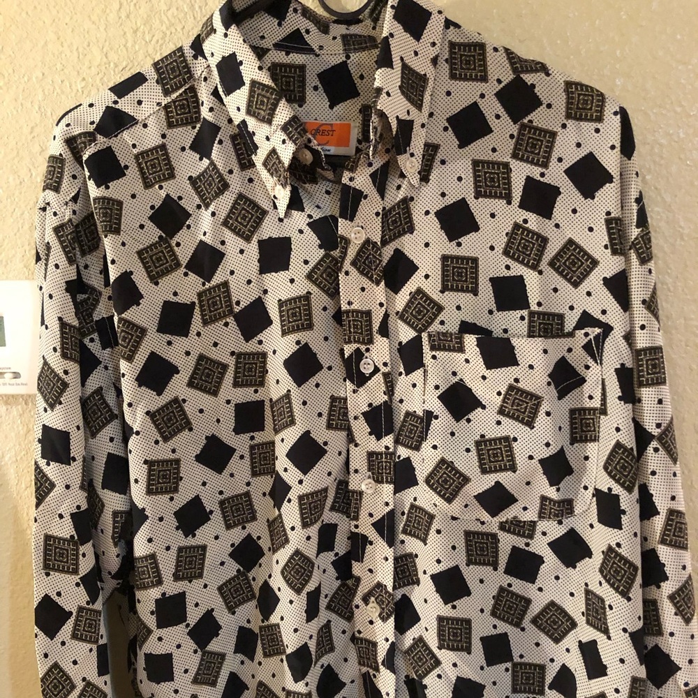 Men’s lightweight shirt.
